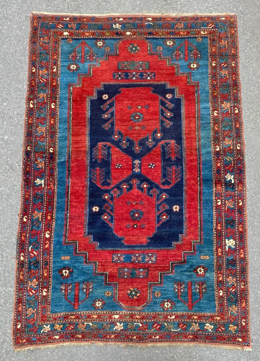 Tapis Caucase. Circa 1900. 240 x 150 cm