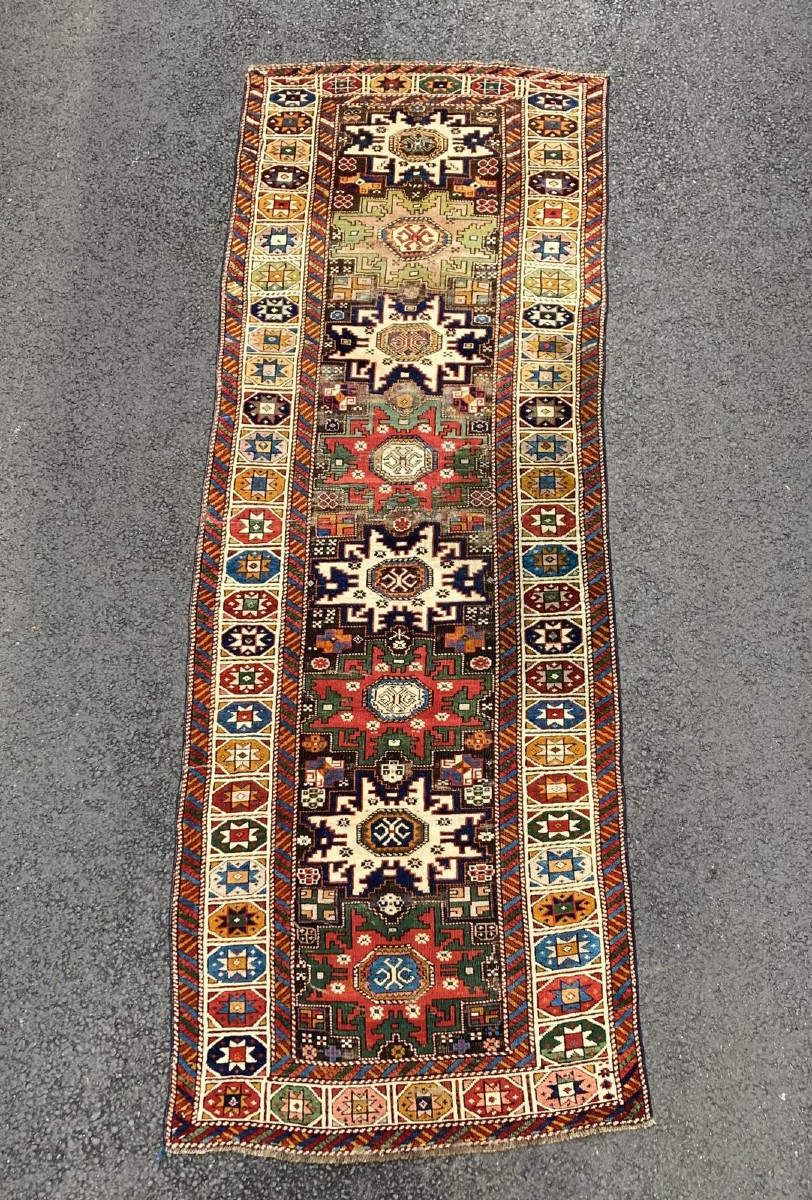 Tapis Caucase. Arménie. Karabag. Circa 1880. 275 x 92 cm