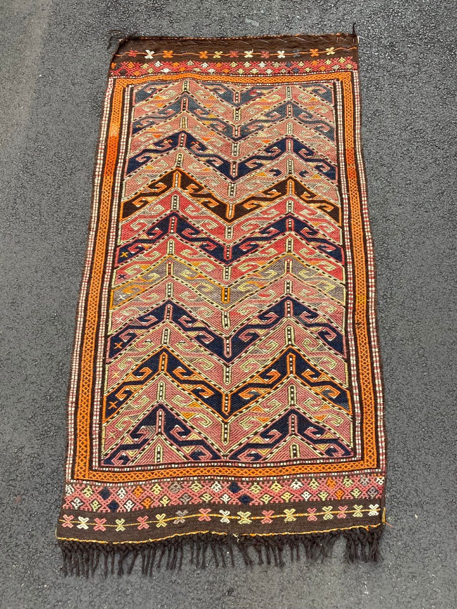 Mut Embroidered Kilim / Anatolia. Circa 1920. 212 X 113 Cm-photo-3