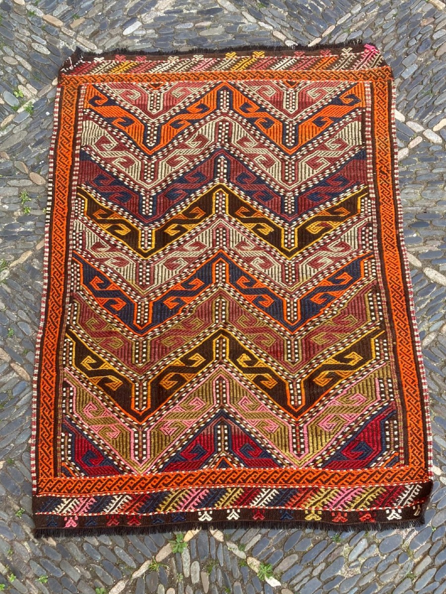 Tapis / Cicim Mut. Anatolie. Circa 1920. 138 x 98 cm
