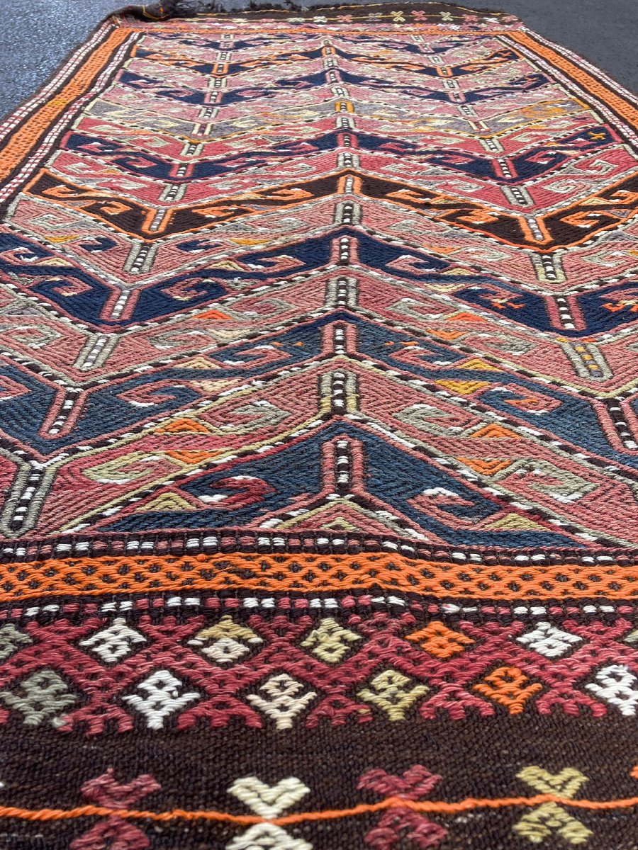 Mut Embroidered Kilim / Anatolia. Circa 1920. 212 X 113 Cm-photo-3
