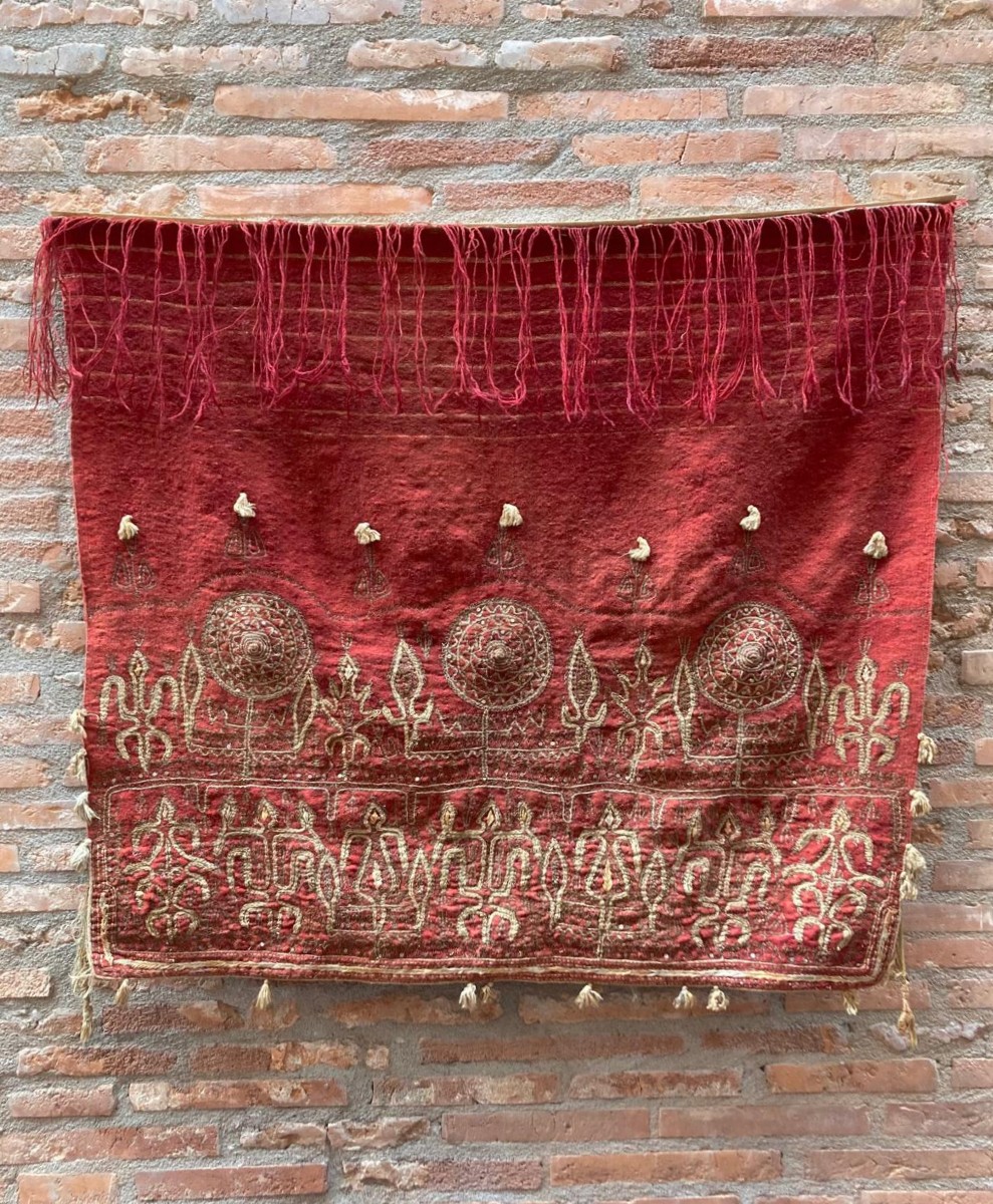 Étoffe couvre coffre ancien. Pakistan. Circa 1880. 106 x 106 cm