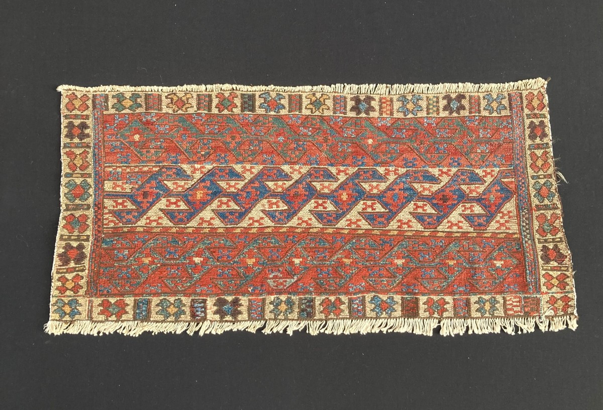 Fragment Maffrash Karabakh. Caucase. Fin 19 ième. 108 x 50 cm