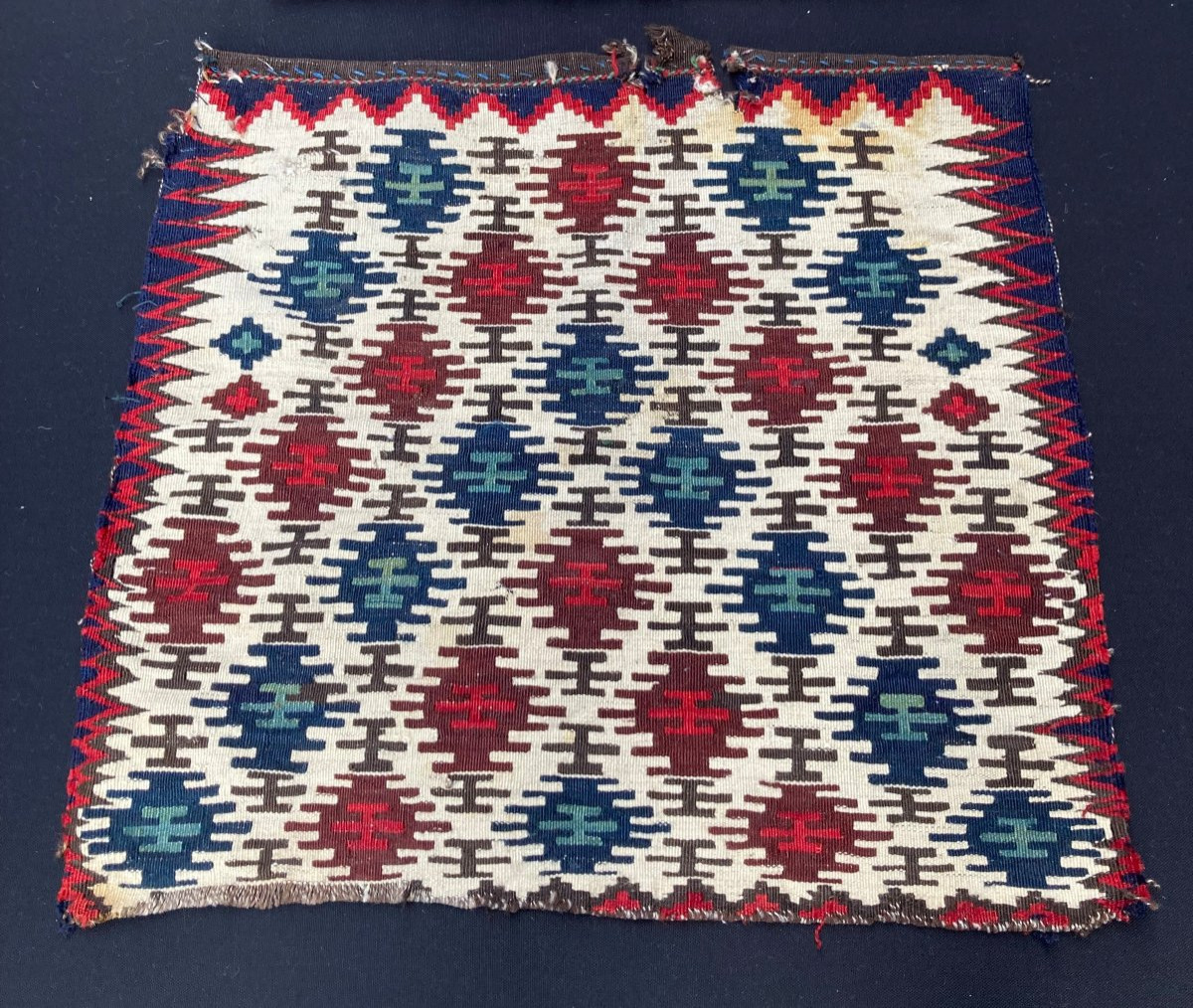 Paire de fragments de Maffrash Shahsaven / Perse. Circa 1850. 58 x 54 cm cm (x2)-photo-2