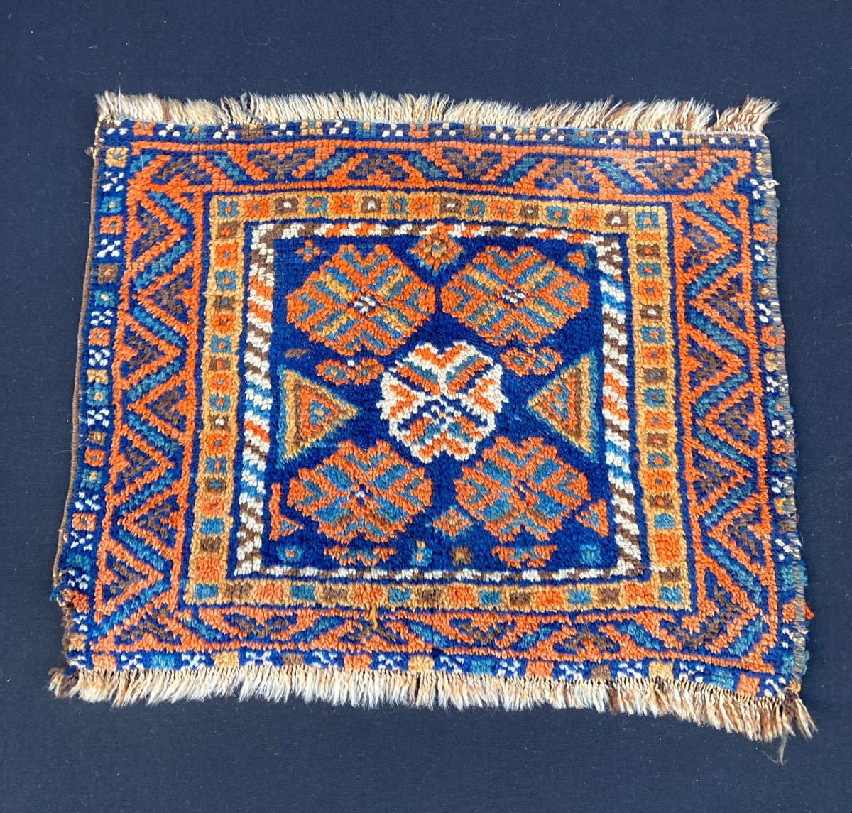 Tapis Qashqai. Perse. Circa 1900. 63 x 50 cm