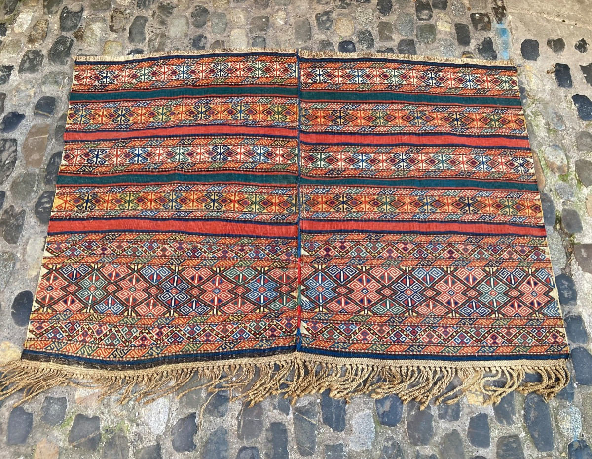 Kilim entièrement brodé. Shahsaven / Perse. Circa 1880. 152 x 110 cm
