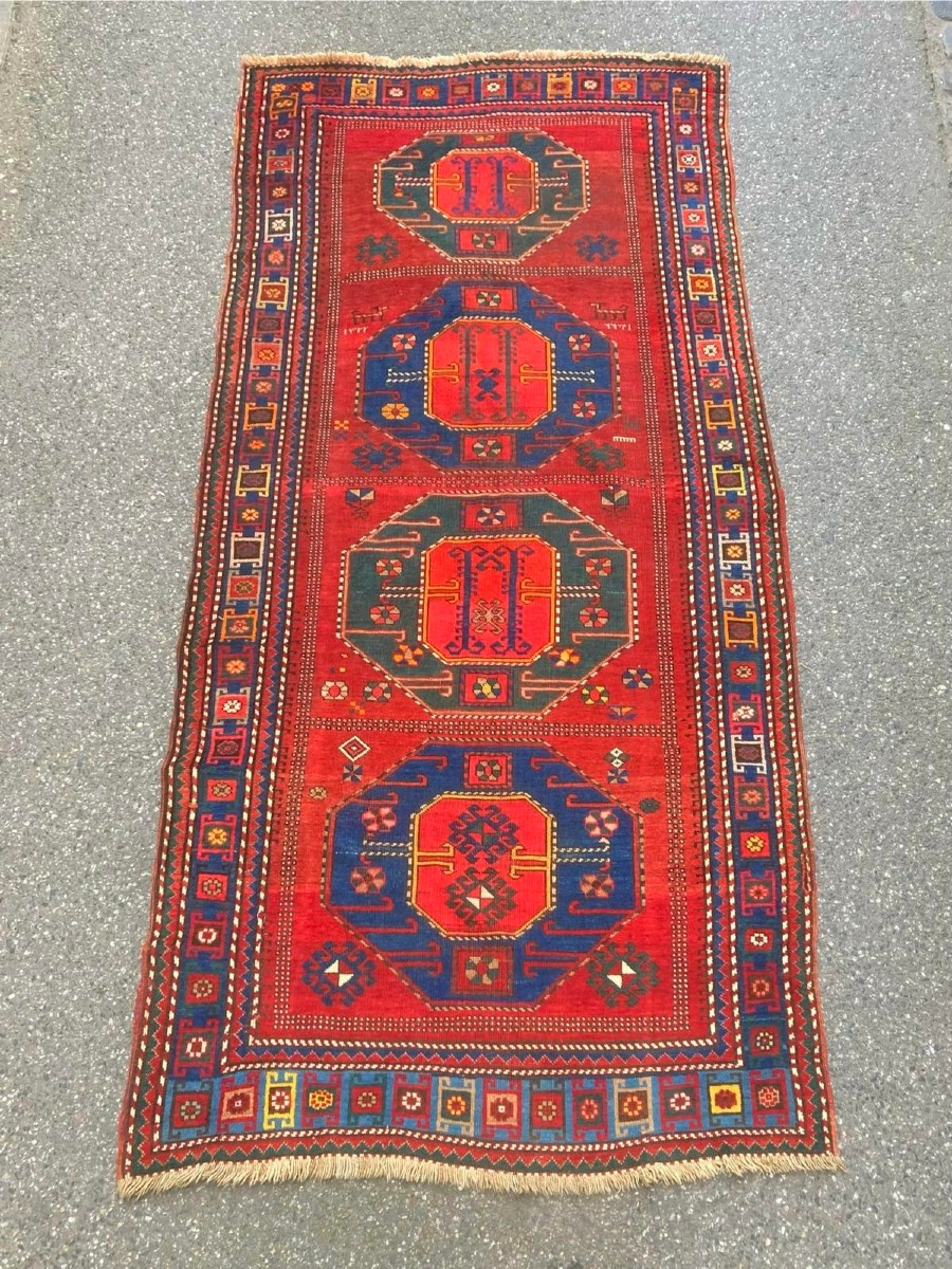 Tapis Kazakh. Caucase. Daté 1904. 295 x 135 cm