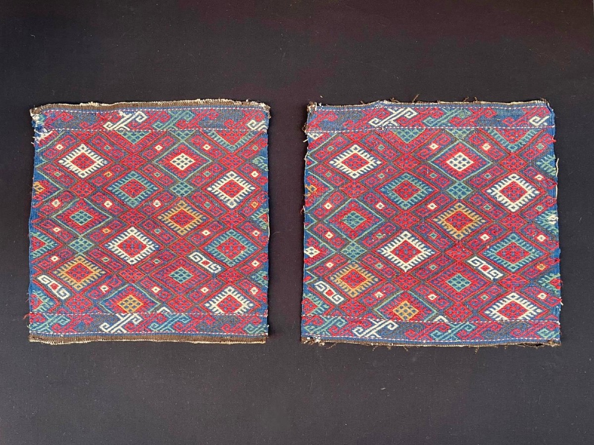 Paire de fragments de Maffrash Shahsaven / Perse. Circa 1880. 50 x 50 cm (x2)