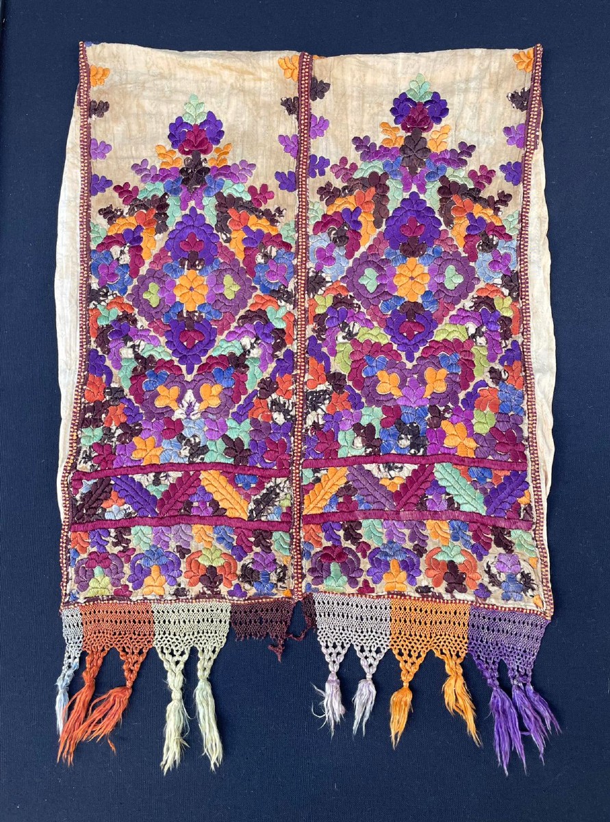 Broderie sur Soie. Khamiya. Rabat. Maroc. Circa 1900. 55 x 42 cm