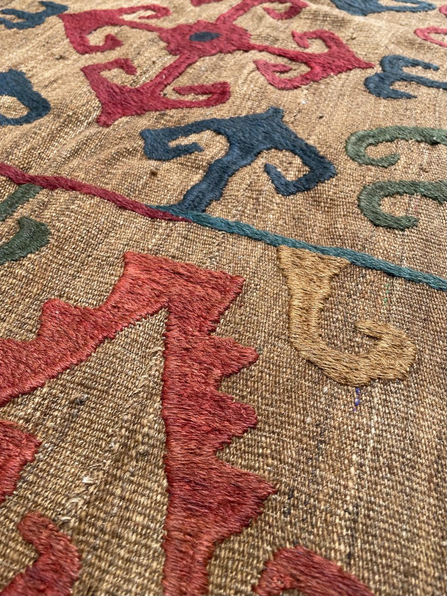 Tapis brodé. Kirghizistan. Asie Centrale. Circa 1920. 202 x 145 cm-photo-4