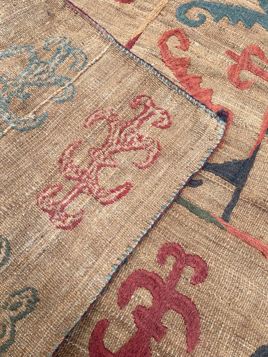 Tapis brodé. Kirghizistan. Asie Centrale. Circa 1920. 202 x 145 cm-photo-3
