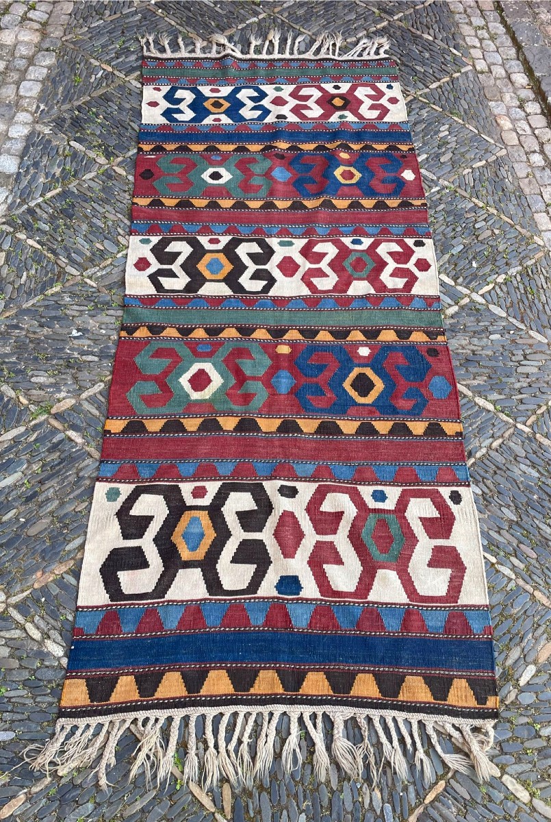 Kilim Caucase. Type Kazakh. Circa 1900. 270 x 107 cm