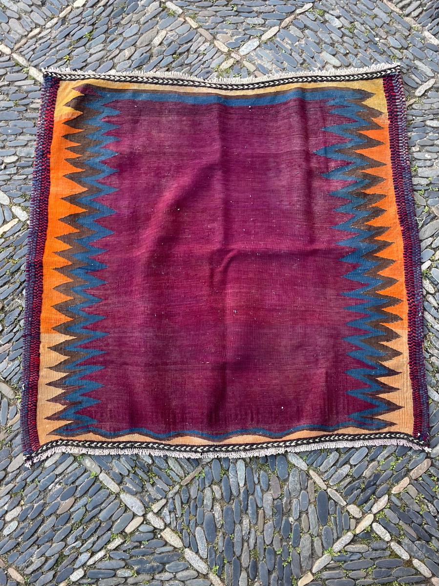 Sofreh Bathiyari - Persia. Circa 1950. 117 X 112 Cm