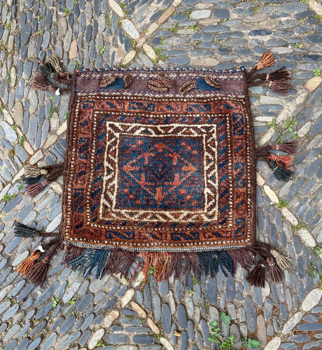 Khorjin/ sacoche-coussin. Qashqai. Perse. Circa 1920. 52 x 50 cm