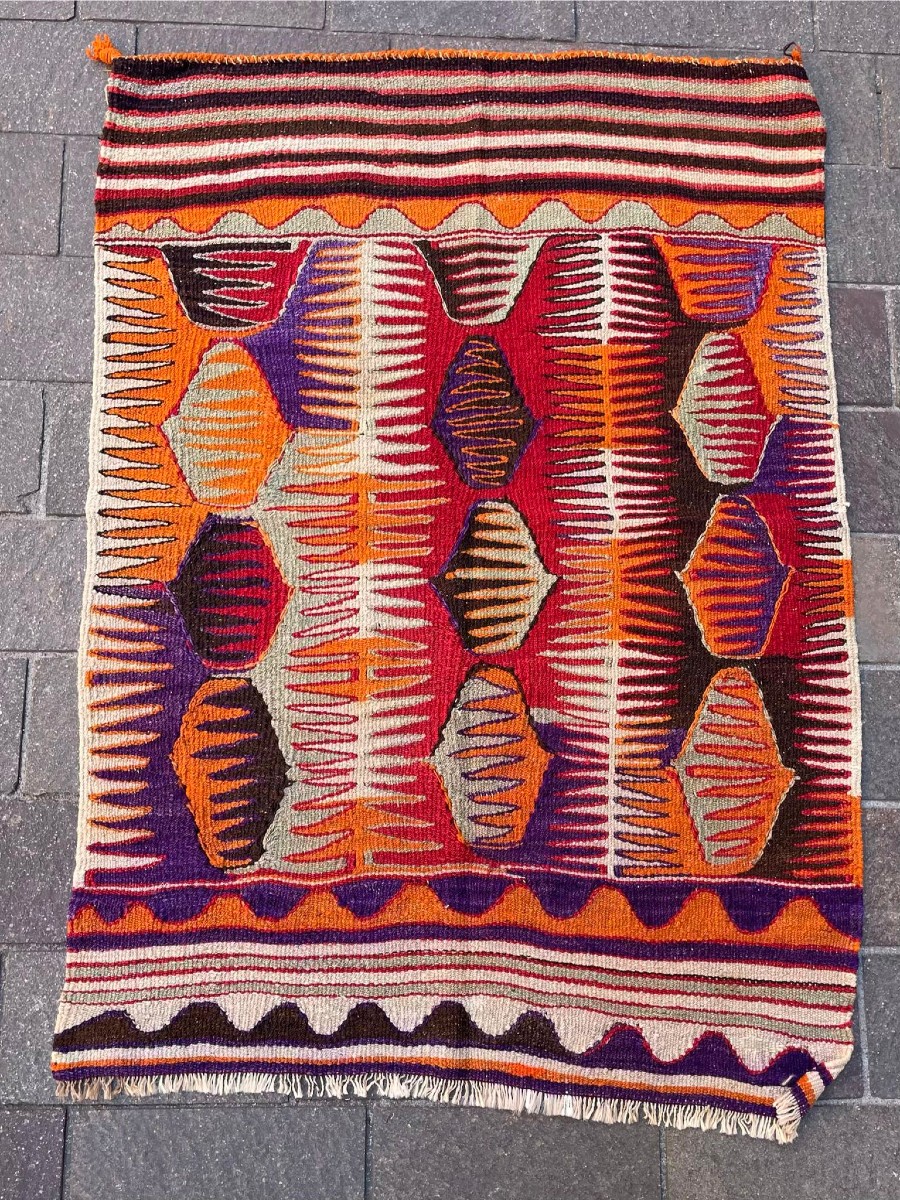 Kilim Mut - Monts Taurus. Anatolie. Milieu 20 ième. 120 x 85 cm