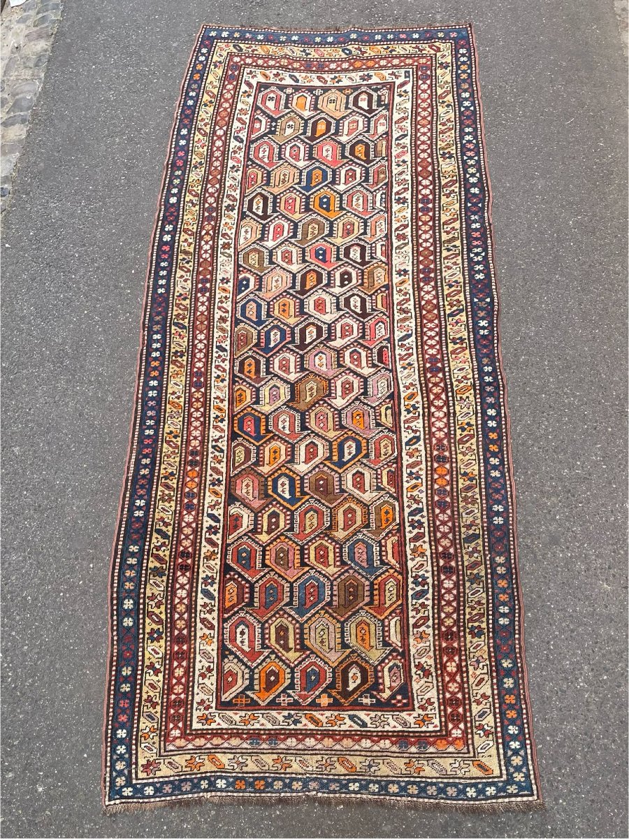 Tapis Karabakh. Caucase du Sud. Circa 1930. 312 x 120 cm