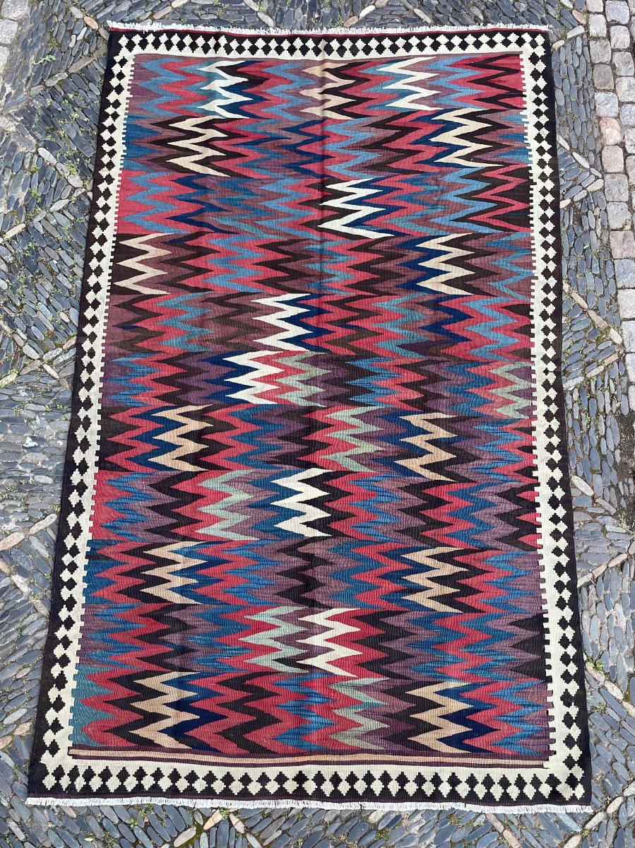 Kilim Veramin - Qashqai. Perse. Circa 1880.  230 x 138 cm