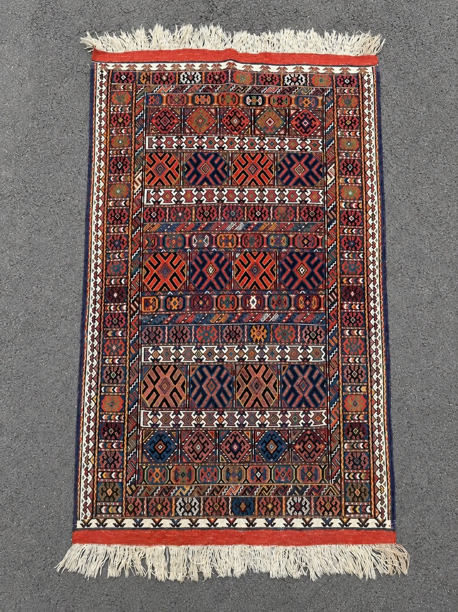 Tapis Sumak. Perse. Milieu 20 ième. 200 x 107 cm