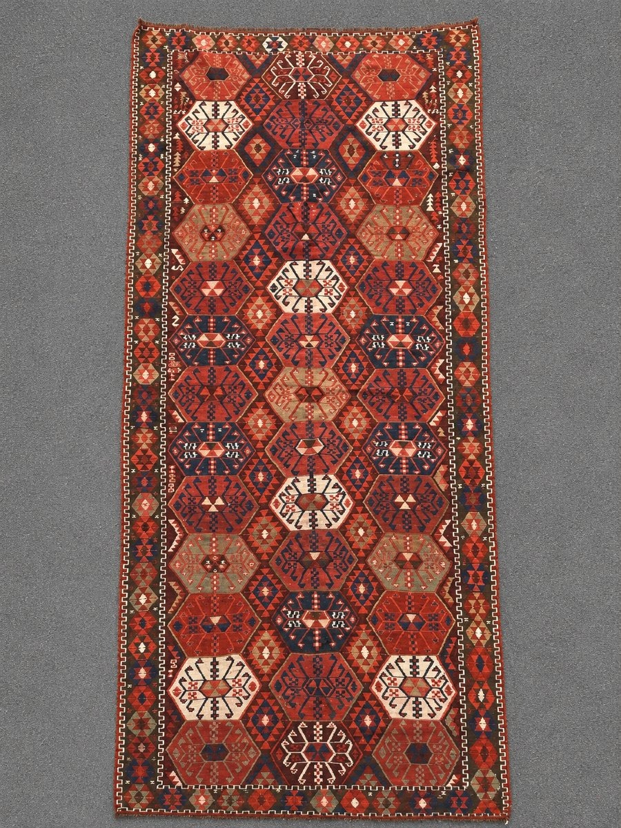 Kilim Kars - Anatolie. Circa 1900.  320 x 130 cm