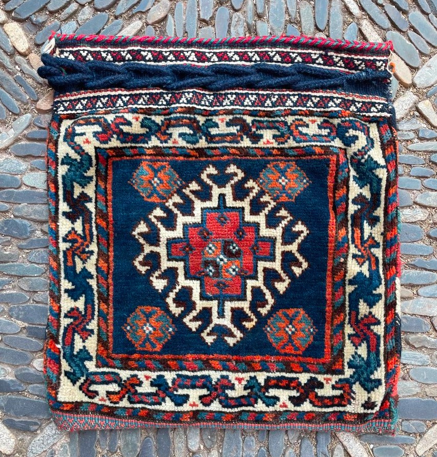 Khorjin ( ancienne sacoche ). Qashqai. Perse. Circa 1900. 60 x 52 cm