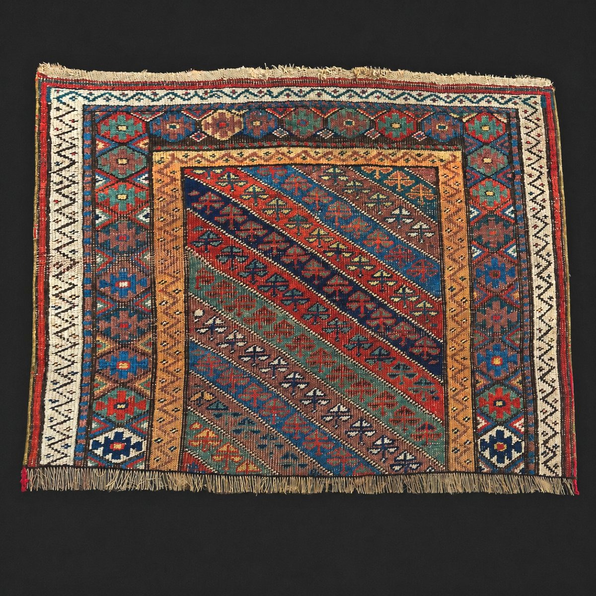 Tapis Gendje. Azerbaïdjan. Caucase. Circa 1880. 114 x 86 cm
