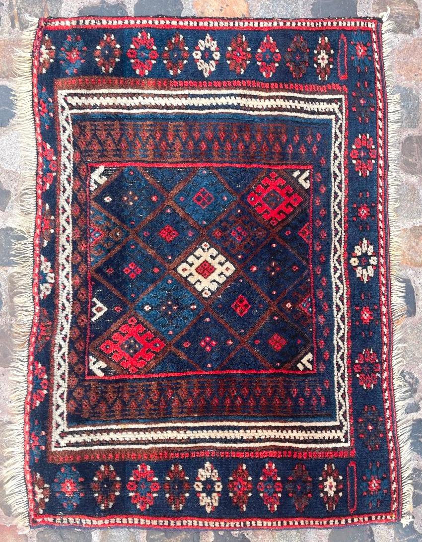 Khorjin Rug. Kurdish Jaff. Circa 1900. 110 X 78 Cm