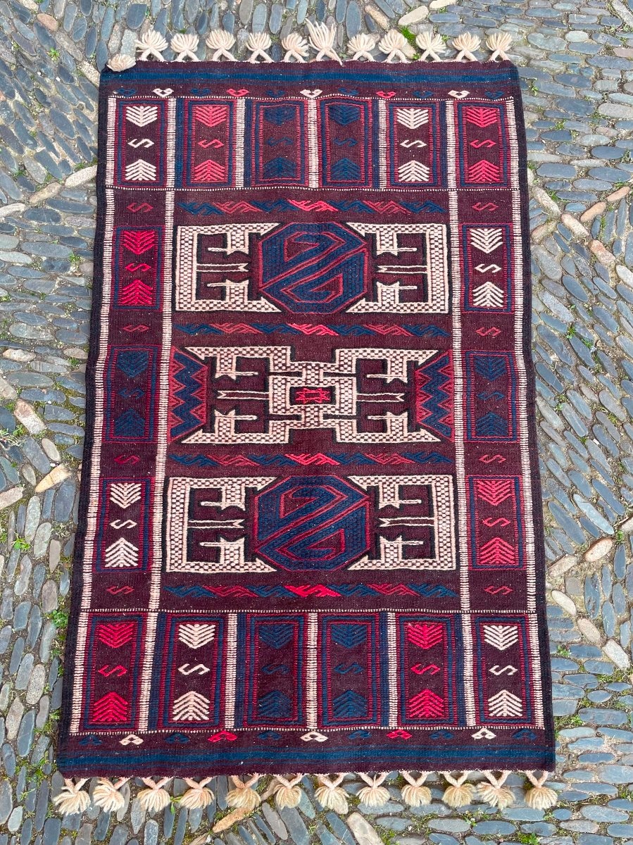 Kilim brodé Bergama. Anatolie. Milieu 20 ième. 115 x 72 cm