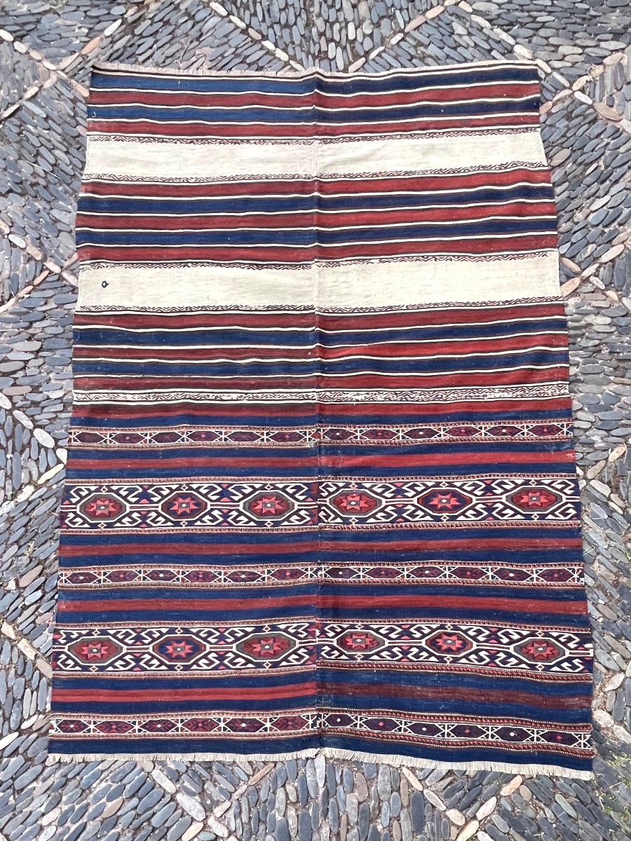 Kilim ( Chuval ) Balikesir. Anatolie. Circa 1880. 185 x 130 cm. Tapis