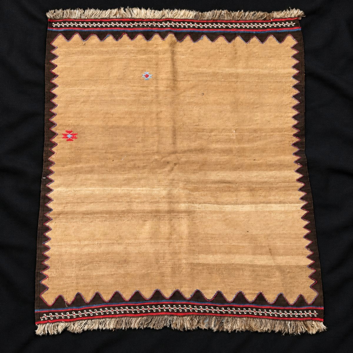 Sofreh Bathiyari - Persia. Circa 1920. 104 X 100 Cm