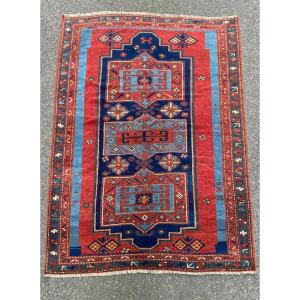 Tapis Caucase. 19 ième Siècle. 195 x 134 cm