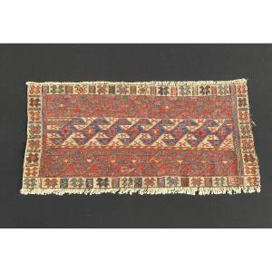 Fragment Maffrash Karabakh. Caucase. Fin 19 ième. 108 x 50 cm