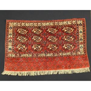 Tapis de selle Yomud Turkmène. Circa 1880. 112 x 70 cm