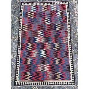 Kilim Veramin - Qashqai. Perse. Circa 1880.  230 x 138 cm