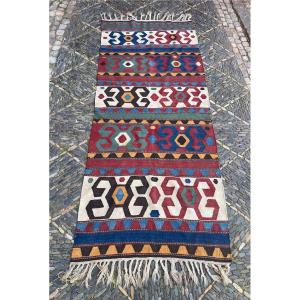 Kilim Caucase. Type Kazakh. Circa 1900. 270 x 107 cm