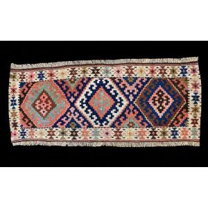 Maffrash Shasaven. Persia. Circa 1920. 110 X 42 Cm