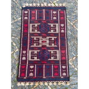 Kilim brodé Bergama. Anatolie. Milieu 20 ième. 115 x 72 cm
