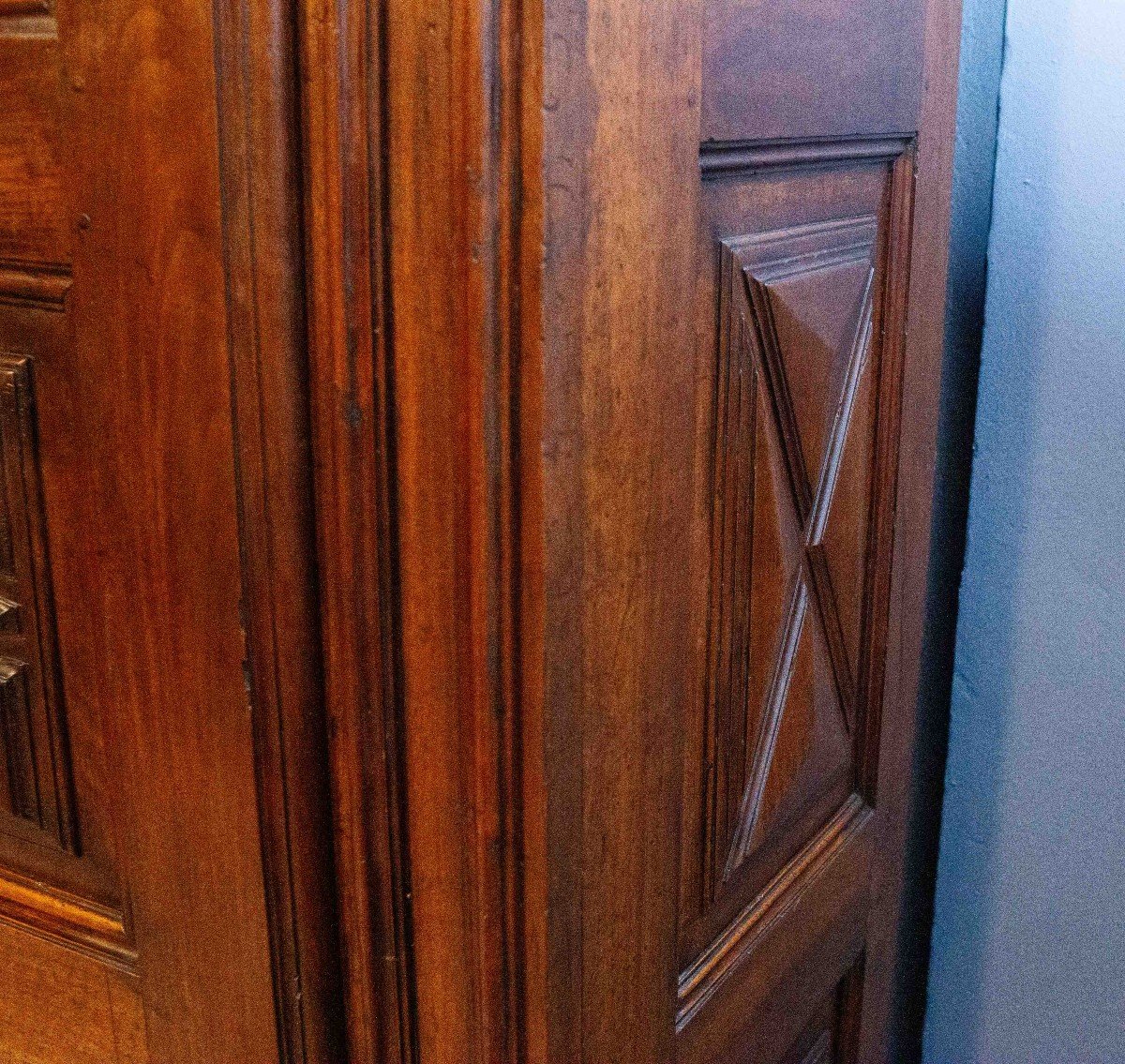 Armoire Piémontaise à Deux Portes En Noyer Sculpté Du 17e Siècle-photo-5