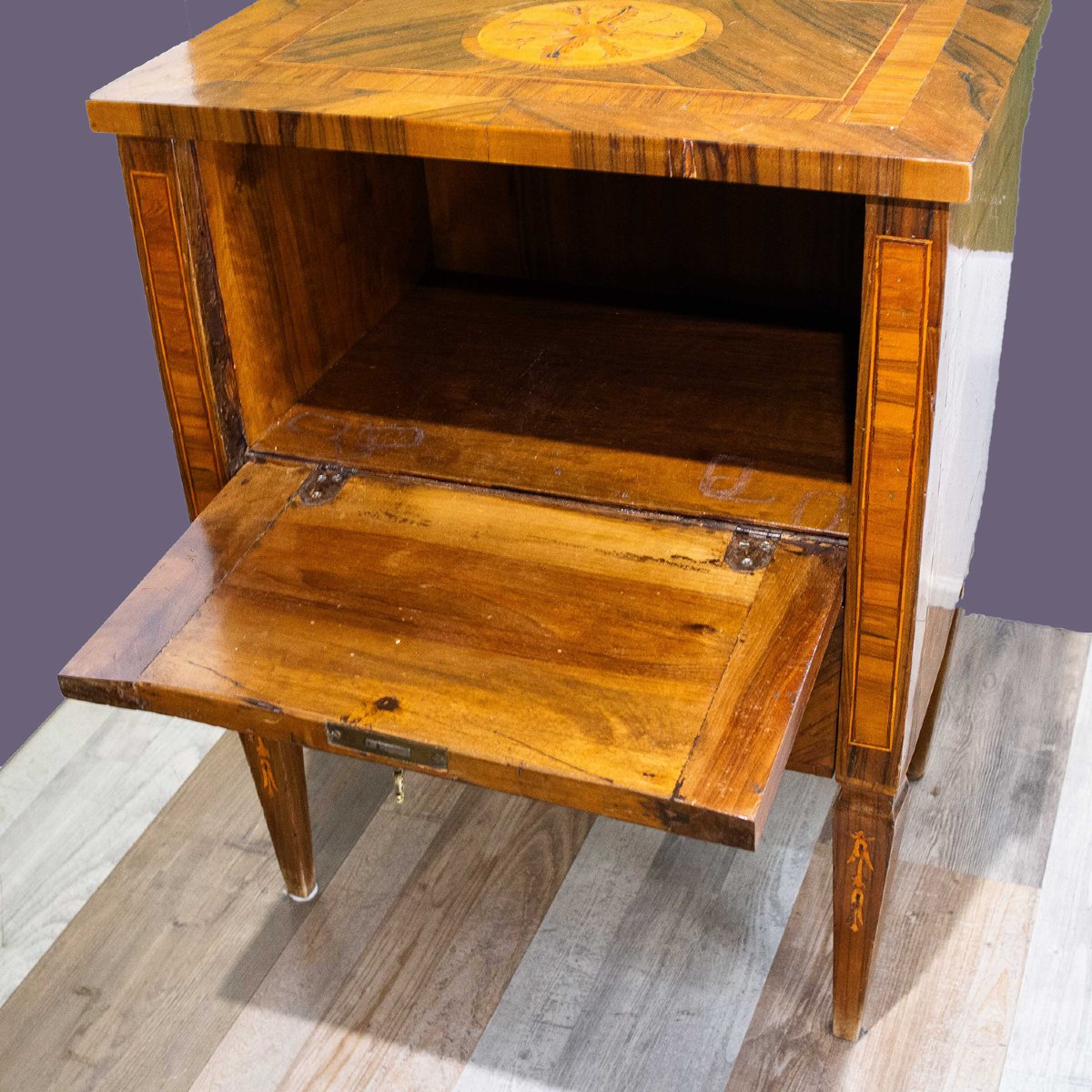 Table de chevet en noyer, style Louis XVI -XIXe siècle-photo-4