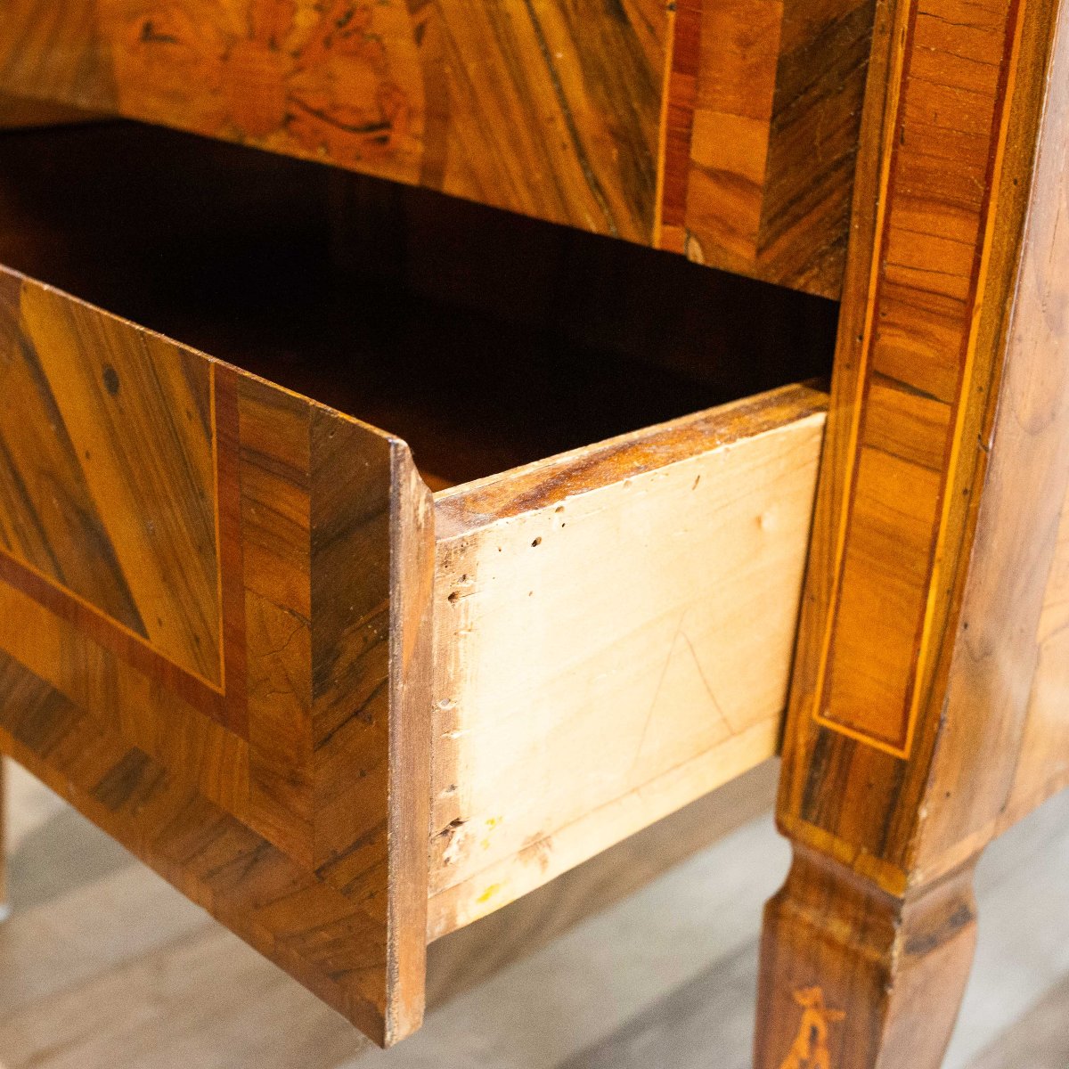 Table de chevet en noyer, style Louis XVI -XIXe siècle-photo-5