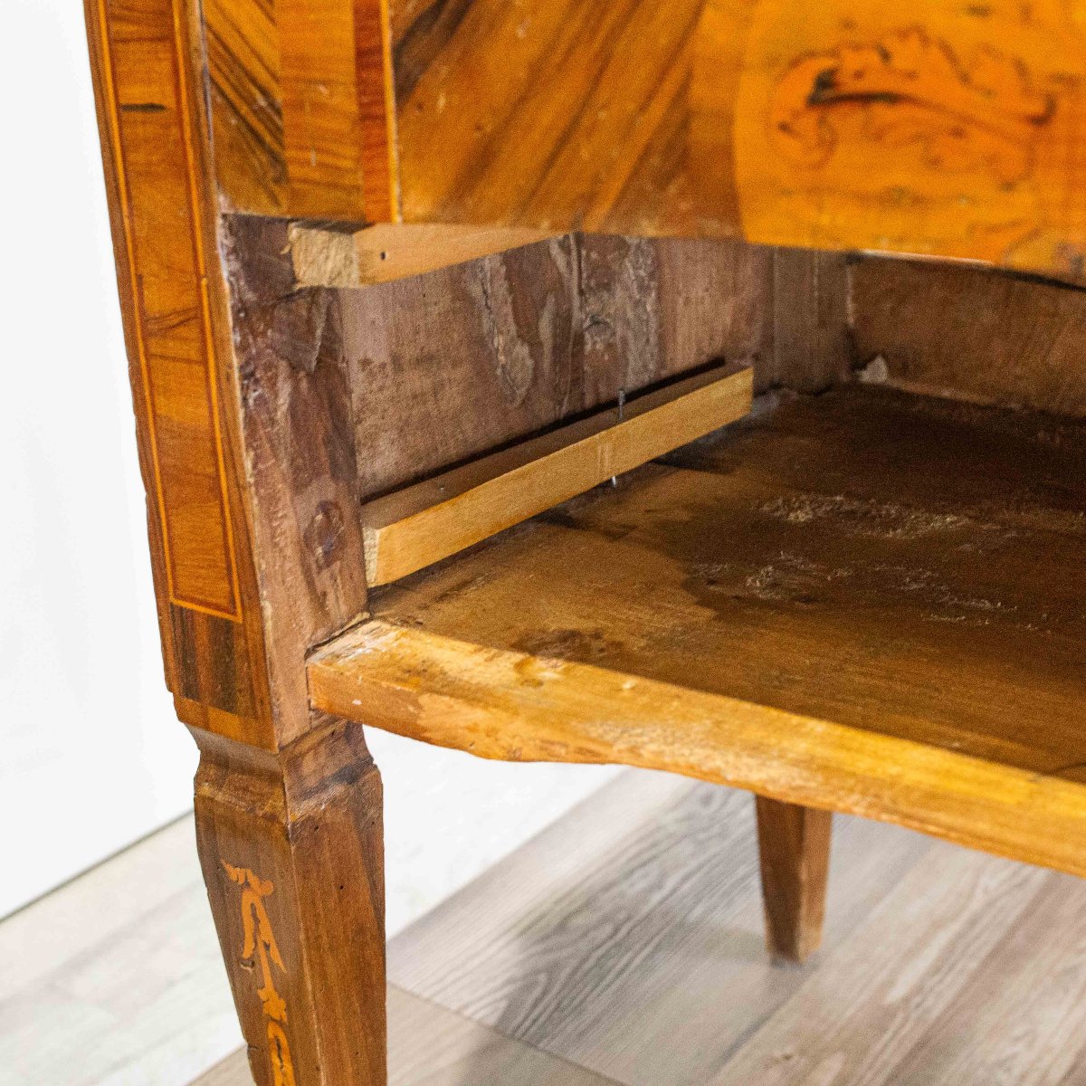 Table de chevet en noyer, style Louis XVI -XIXe siècle-photo-6