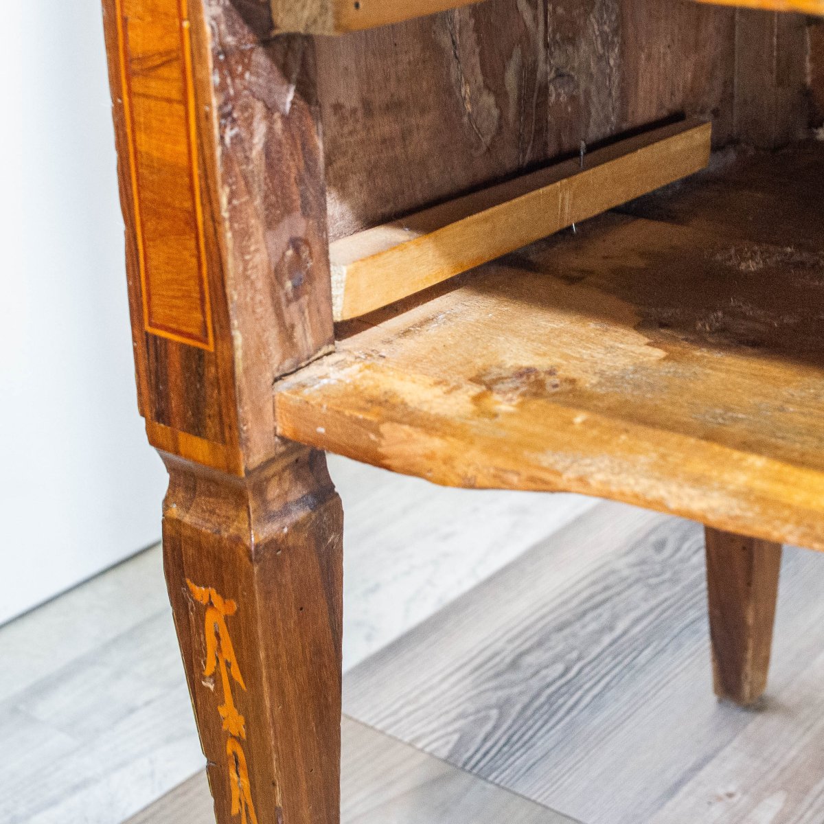 Table de chevet en noyer, style Louis XVI -XIXe siècle-photo-7