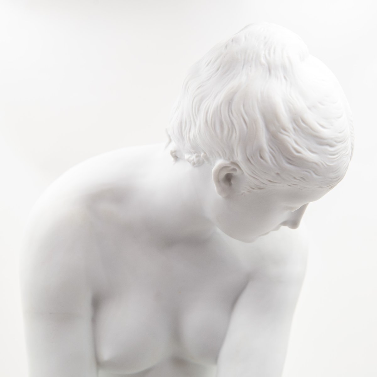 Auguste Joseph Peiffer, « Baigneuse aux hirondelles », biscuit, fin du XIXe siècle  -photo-2