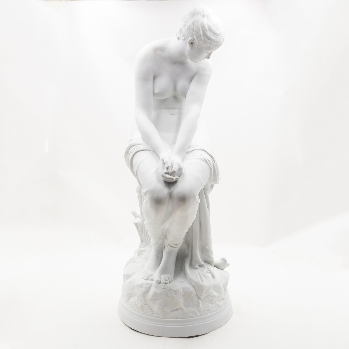 Auguste Joseph Peiffer, « Baigneuse aux hirondelles », biscuit, fin du XIXe siècle  