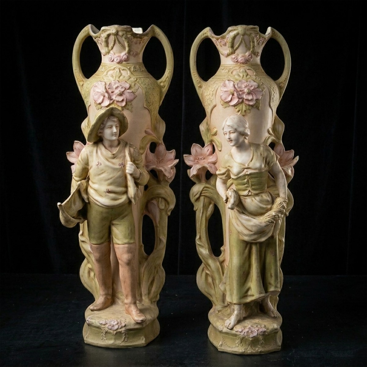 Paire de vases figuratifs de style Art nouveau, vers 1890 – 1910