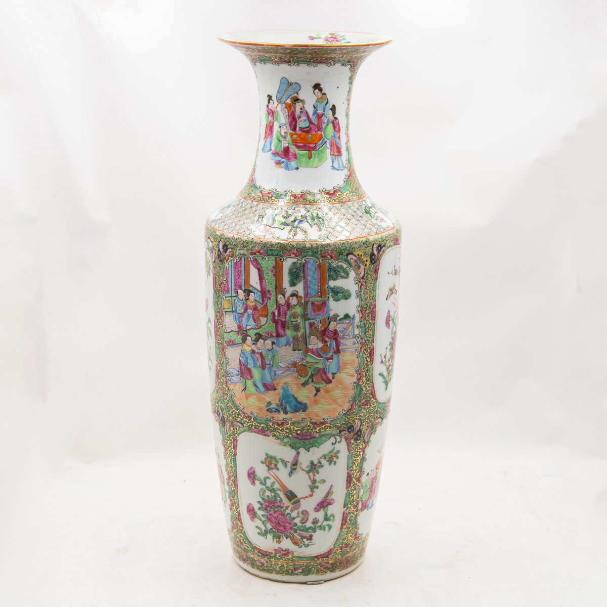 Vase chinois de style Famille Rose, Canton, fin du XIXe siècle - début du XXe siècle