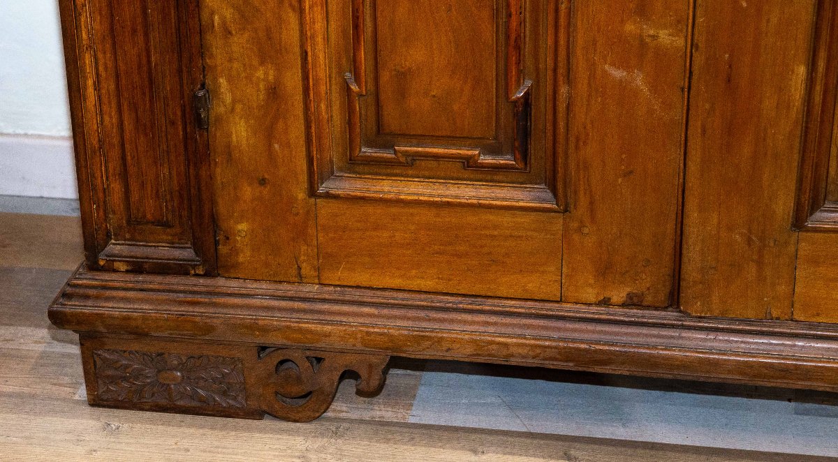 Armoire lombarde en noyer, XVIIIe siècle-photo-1
