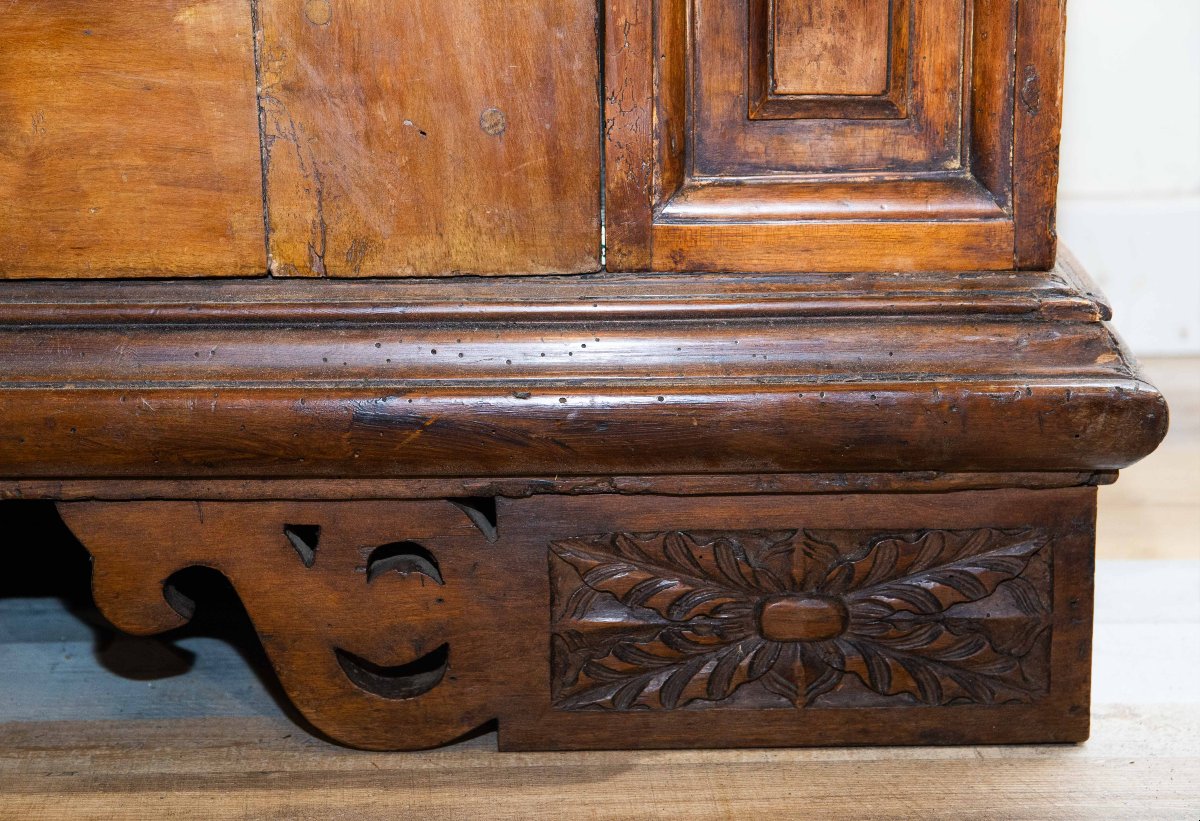 Armoire lombarde en noyer, XVIIIe siècle-photo-2