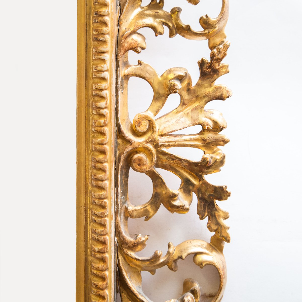 Miroir en bois doré, finement sculpté, XIXe siècle-photo-1