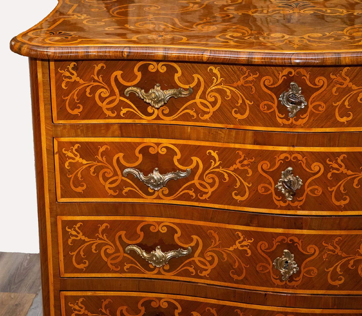 Commode en noyer marqueté, originaire du Piémont, milieu du XVIIIe siècle-photo-3