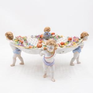 Manufacture Von Schierholz, centre de table figuratif avec chérubins, époque 1900